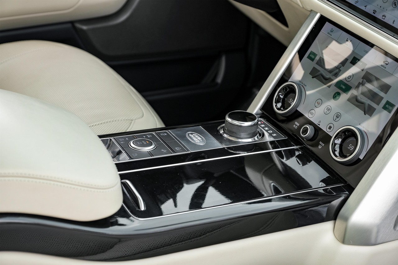 Land Rover Range Rover Vehicle Main Gallery Image 23