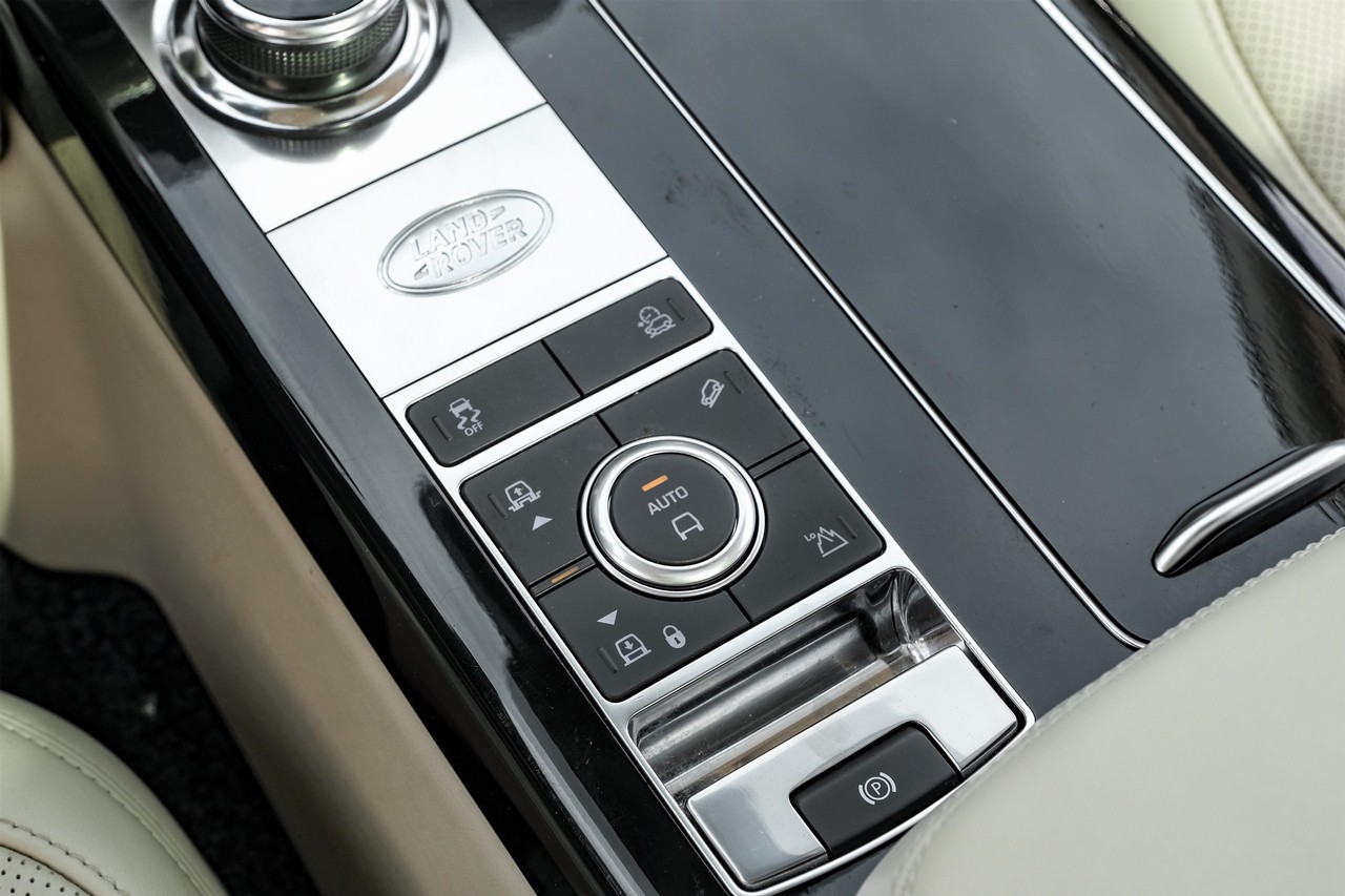 Land Rover Range Rover Vehicle Main Gallery Image 25