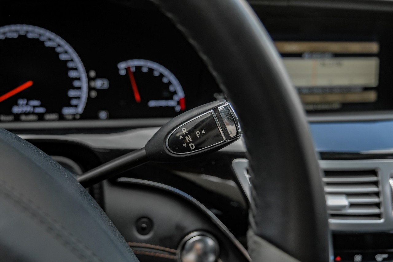 Mercedes-Benz S-Class Vehicle Main Gallery Image 23