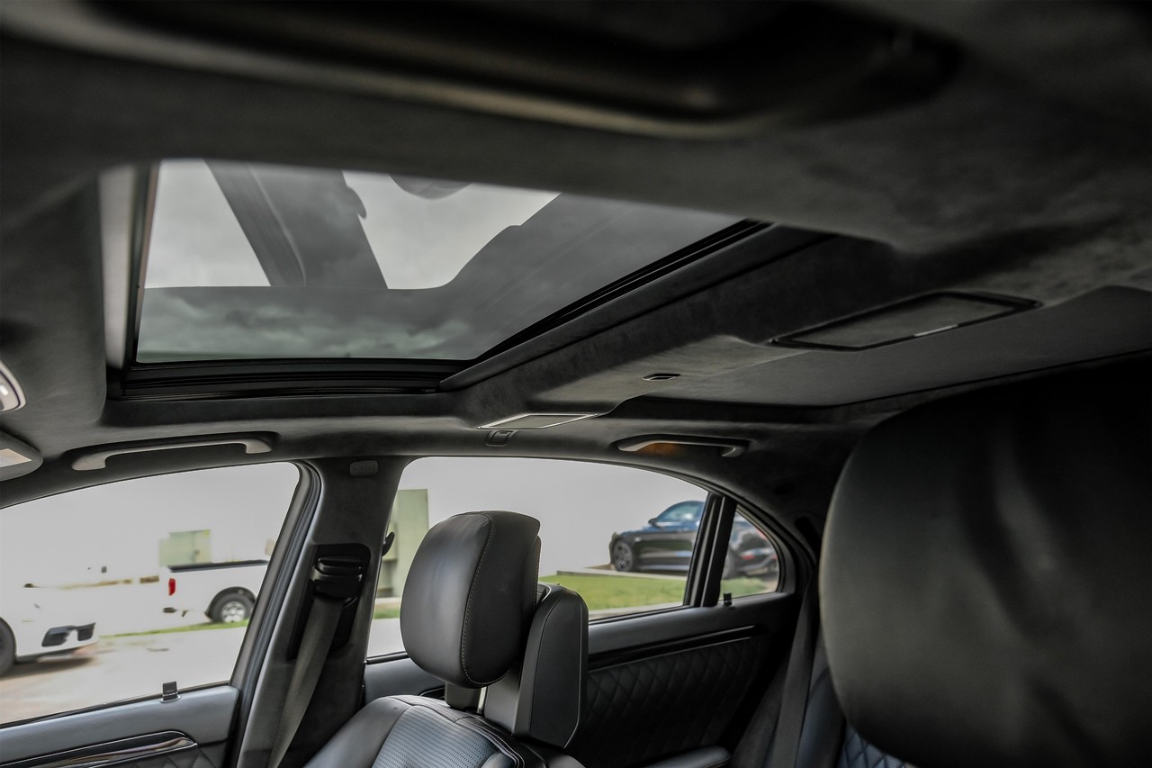 Mercedes-Benz S-Class Vehicle Main Gallery Image 26