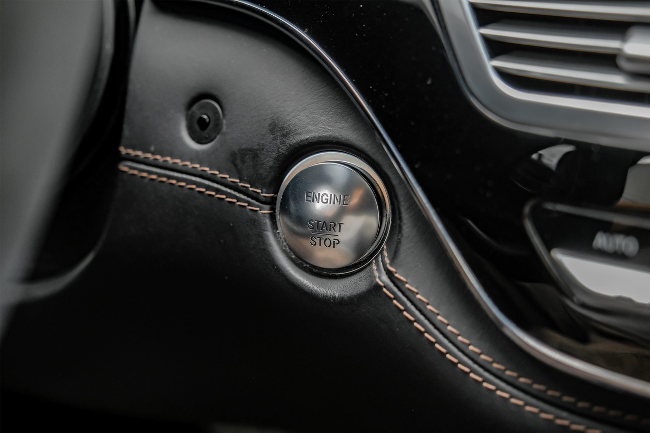 Mercedes-Benz S-Class Vehicle Main Gallery Image 27