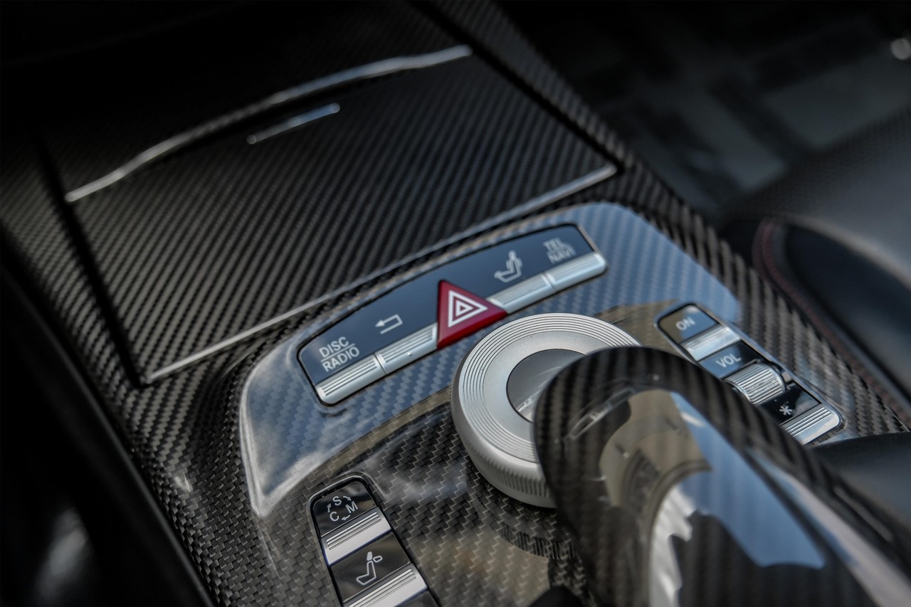 Mercedes-Benz S-Class Vehicle Main Gallery Image 32