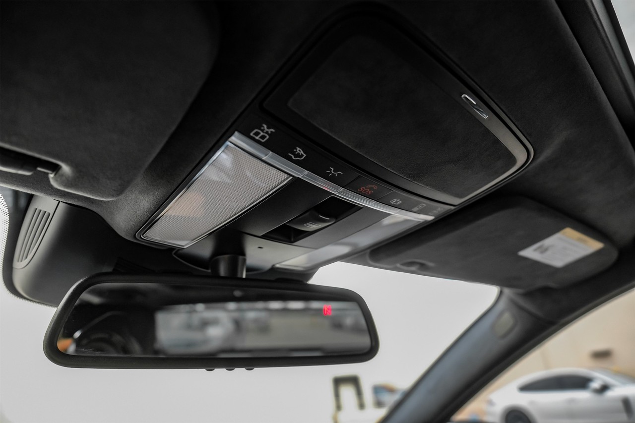 Mercedes-Benz S-Class Vehicle Main Gallery Image 35