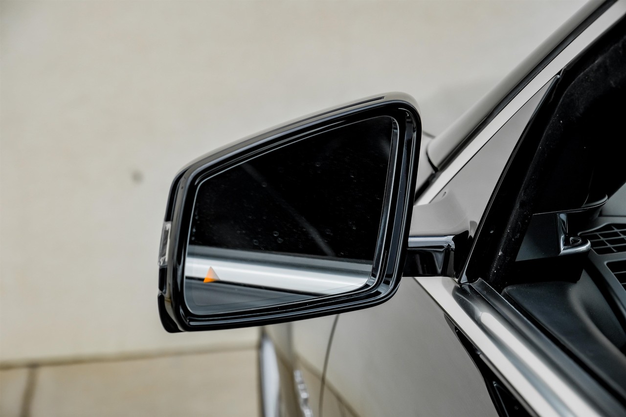 Mercedes-Benz S-Class Vehicle Main Gallery Image 41