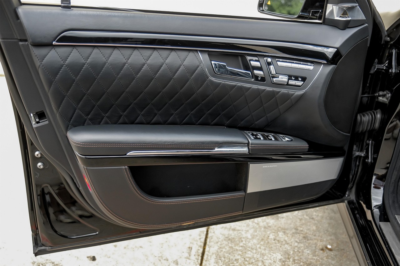 Mercedes-Benz S-Class Vehicle Main Gallery Image 43