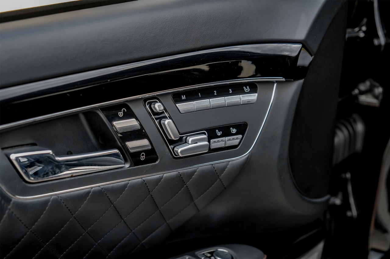 Mercedes-Benz S-Class Vehicle Main Gallery Image 44