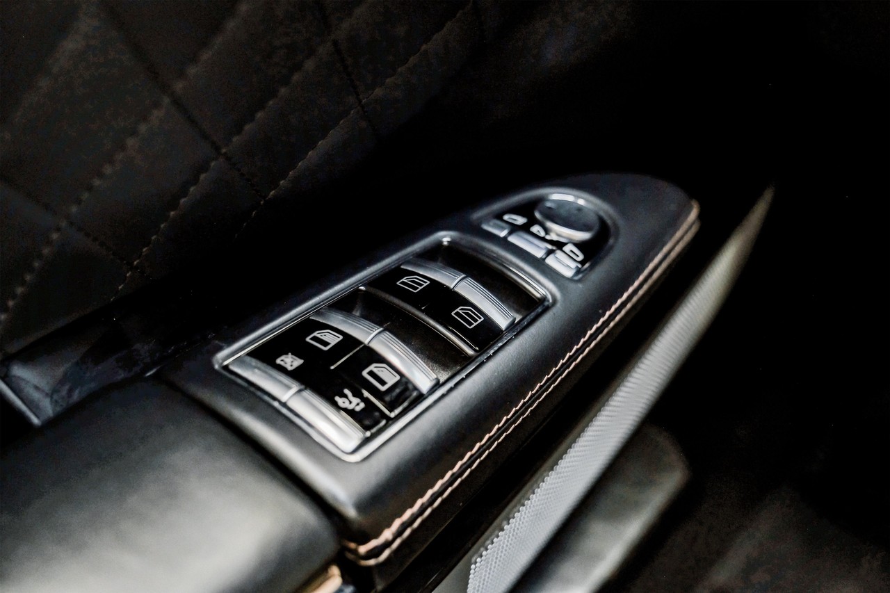 Mercedes-Benz S-Class Vehicle Main Gallery Image 46