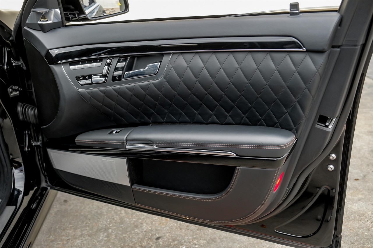 Mercedes-Benz S-Class Vehicle Main Gallery Image 47