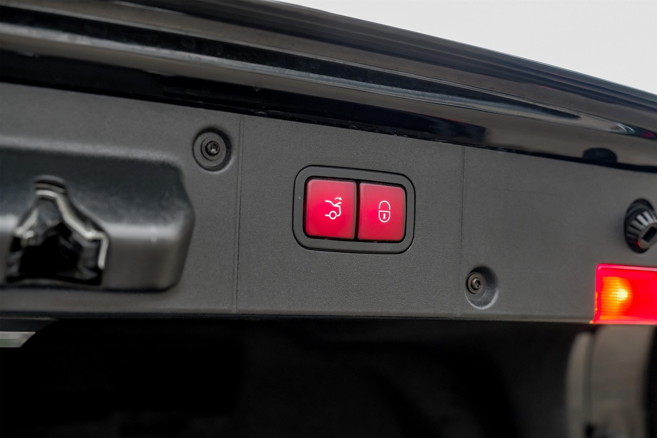 Mercedes-Benz S-Class Vehicle Main Gallery Image 55