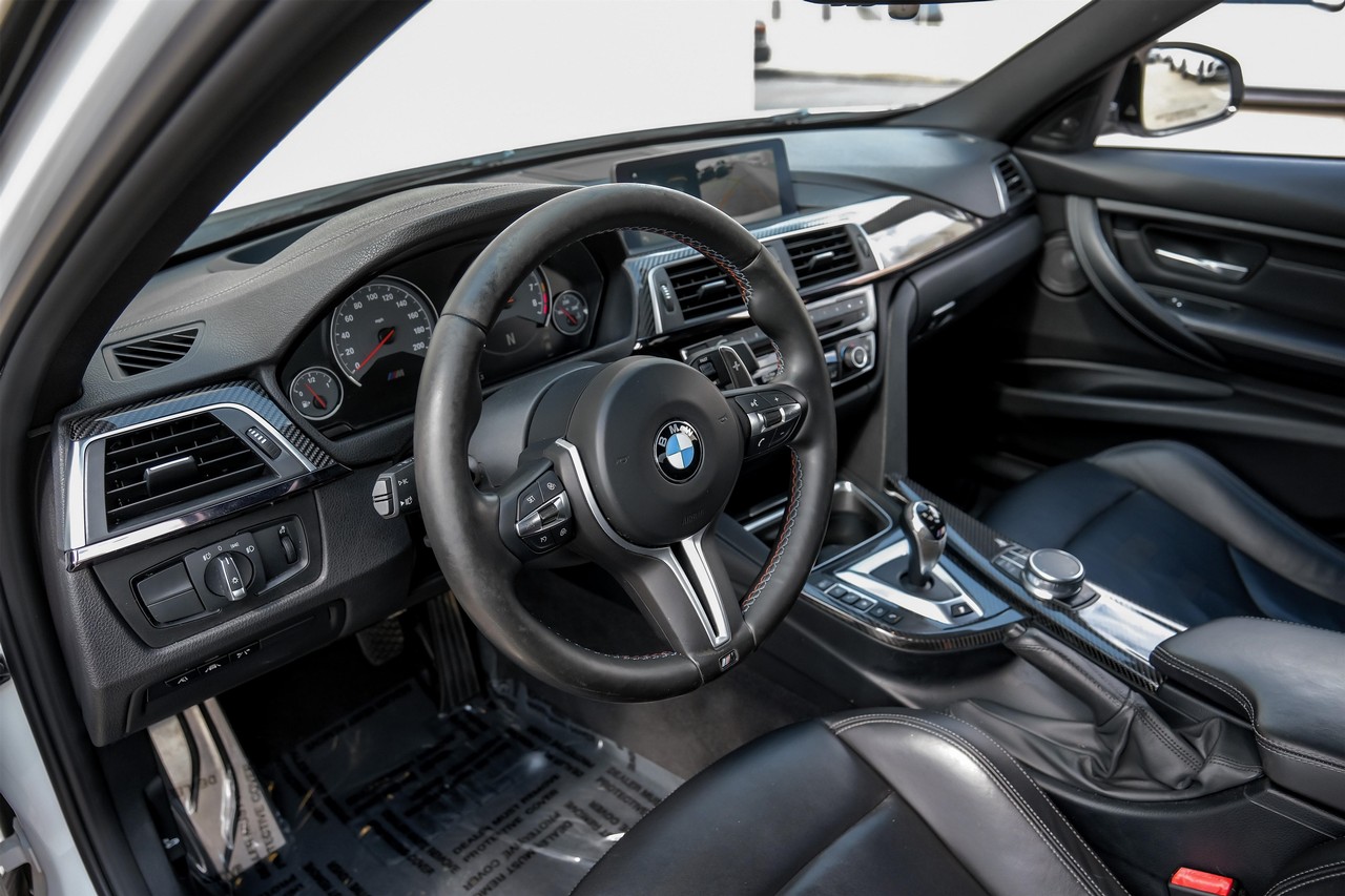 BMW M3 Vehicle Main Gallery Image 03