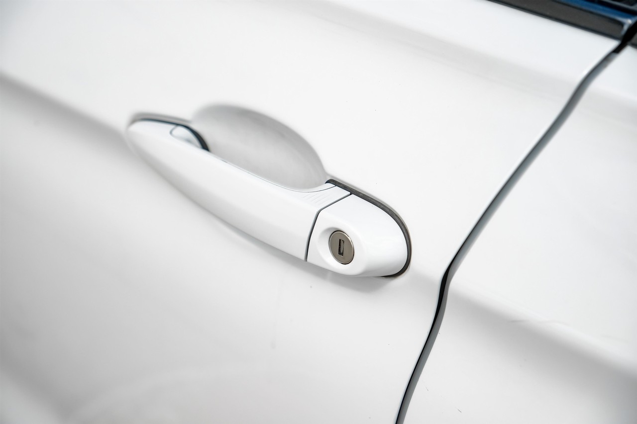 BMW M3 Vehicle Main Gallery Image 43