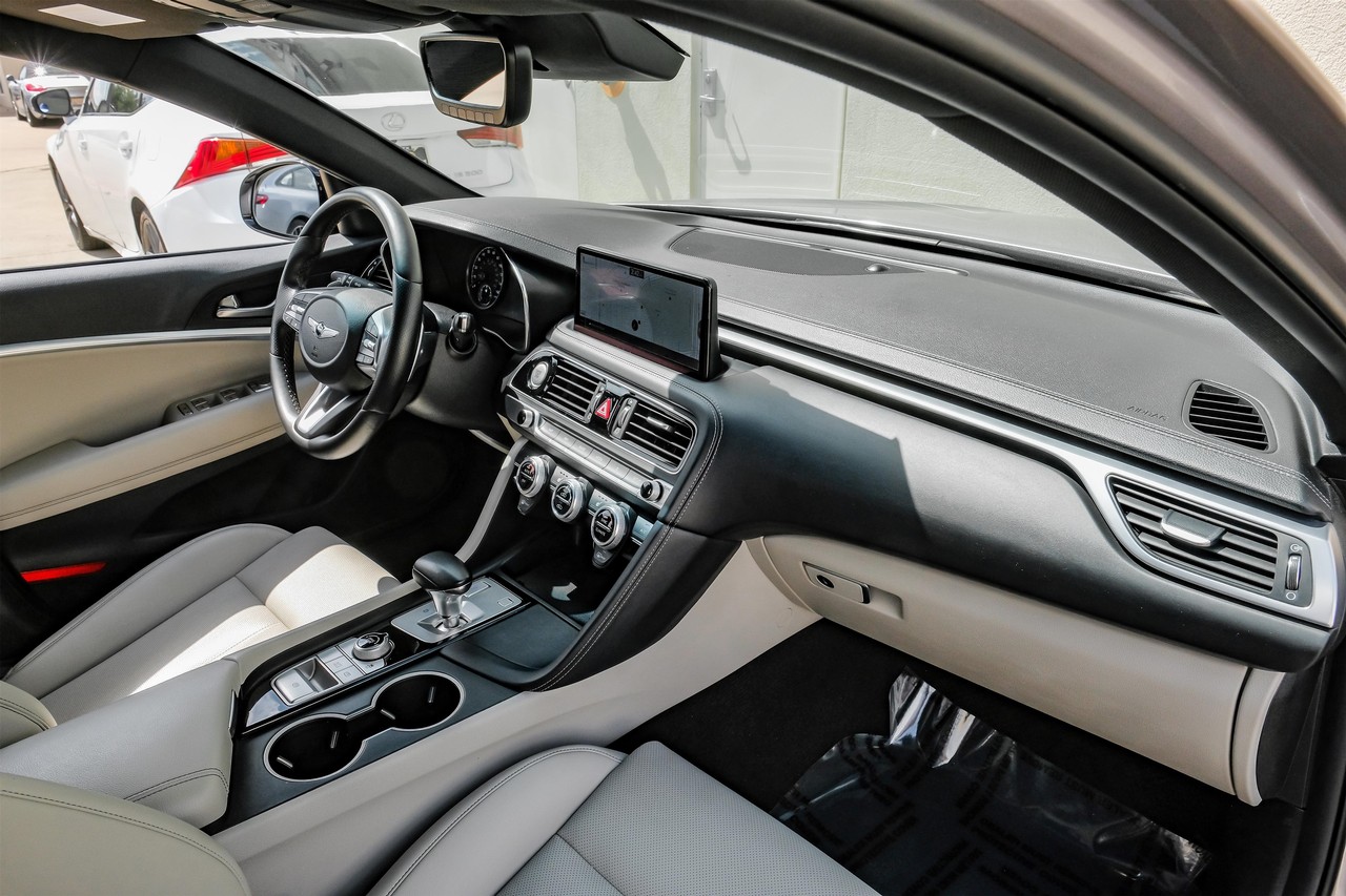 Genesis G70 Vehicle Main Gallery Image 16