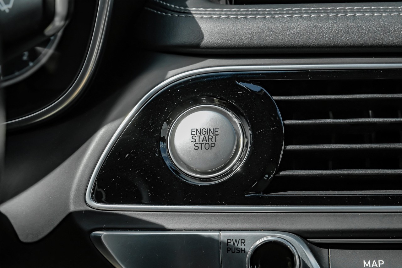 Genesis G70 Vehicle Main Gallery Image 24