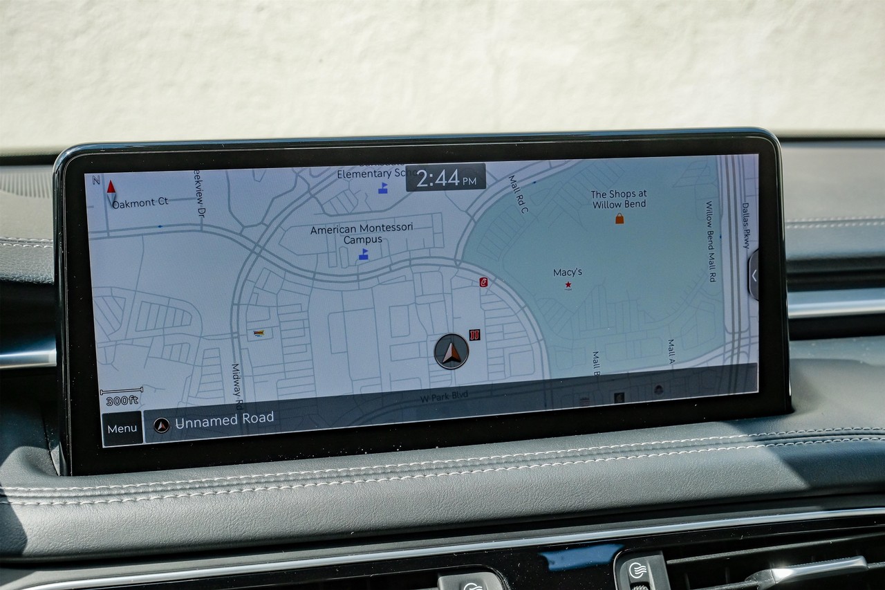Genesis G70 Vehicle Main Gallery Image 25
