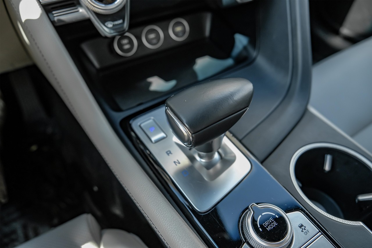 Genesis G70 Vehicle Main Gallery Image 28