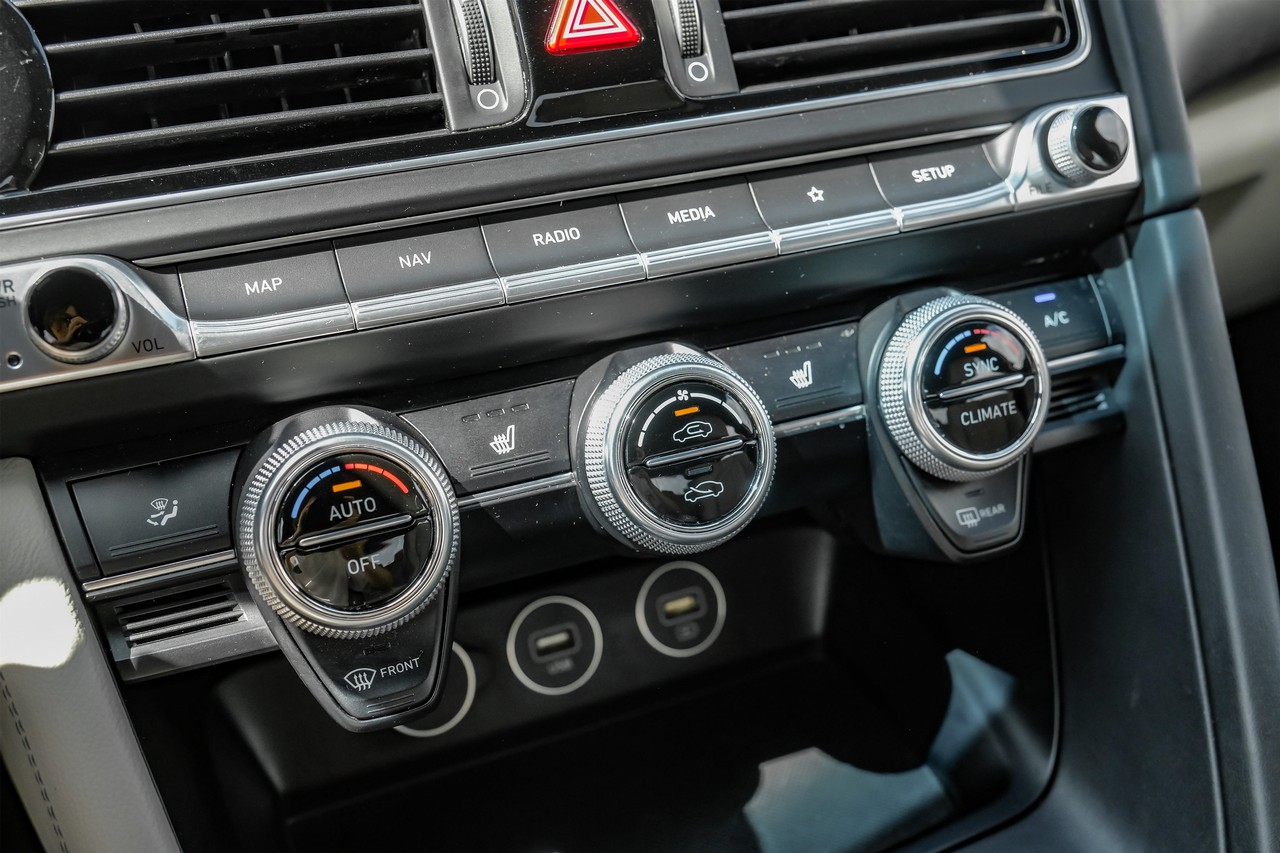 Genesis G70 Vehicle Main Gallery Image 30