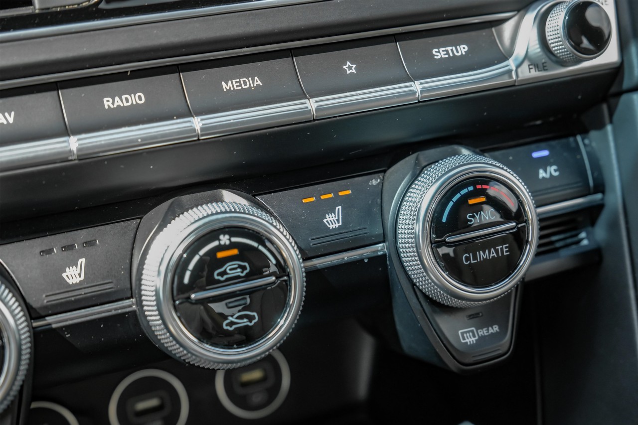 Genesis G70 Vehicle Main Gallery Image 31