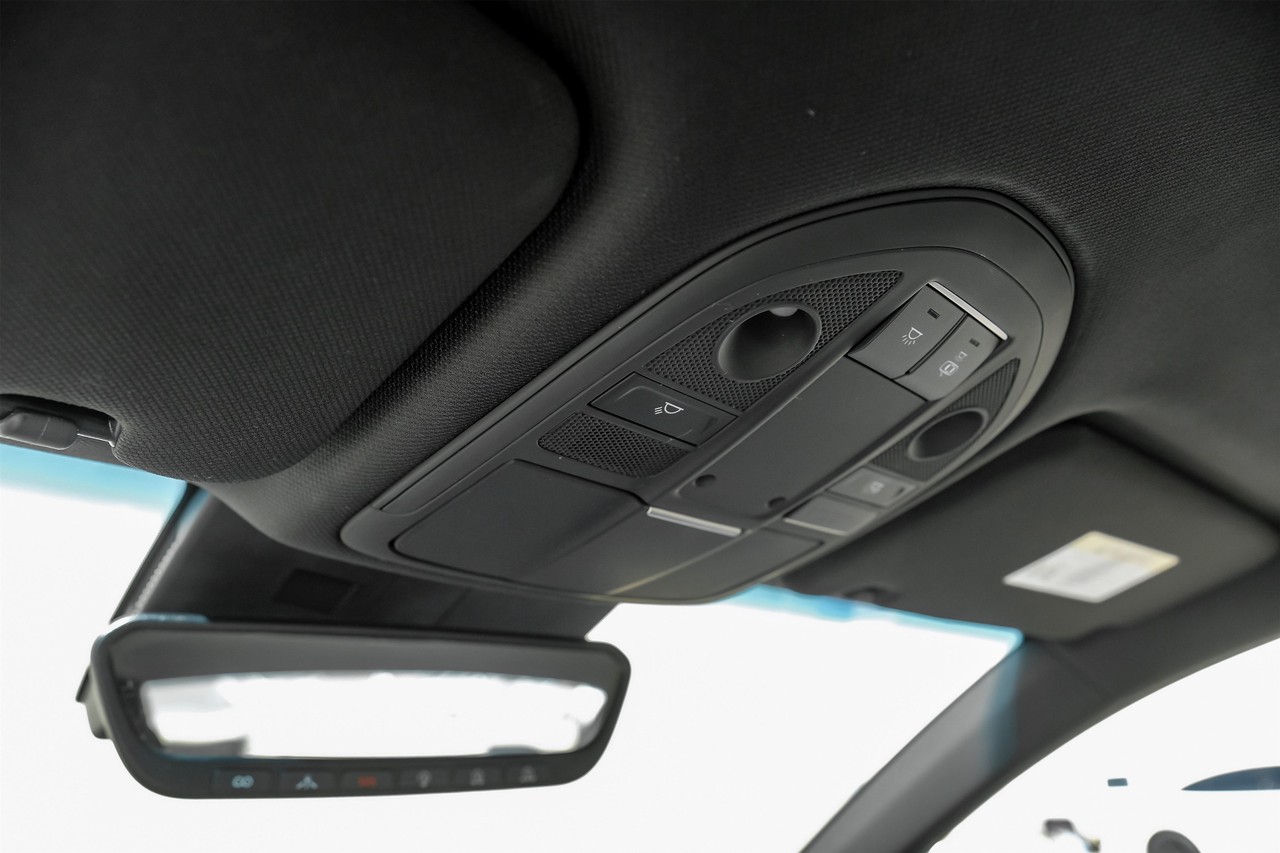Genesis G70 Vehicle Main Gallery Image 36
