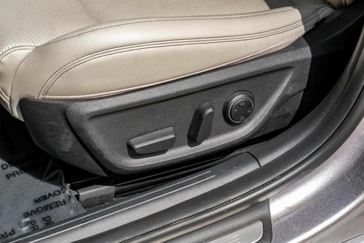 Genesis G70 Vehicle Main Gallery Image 37
