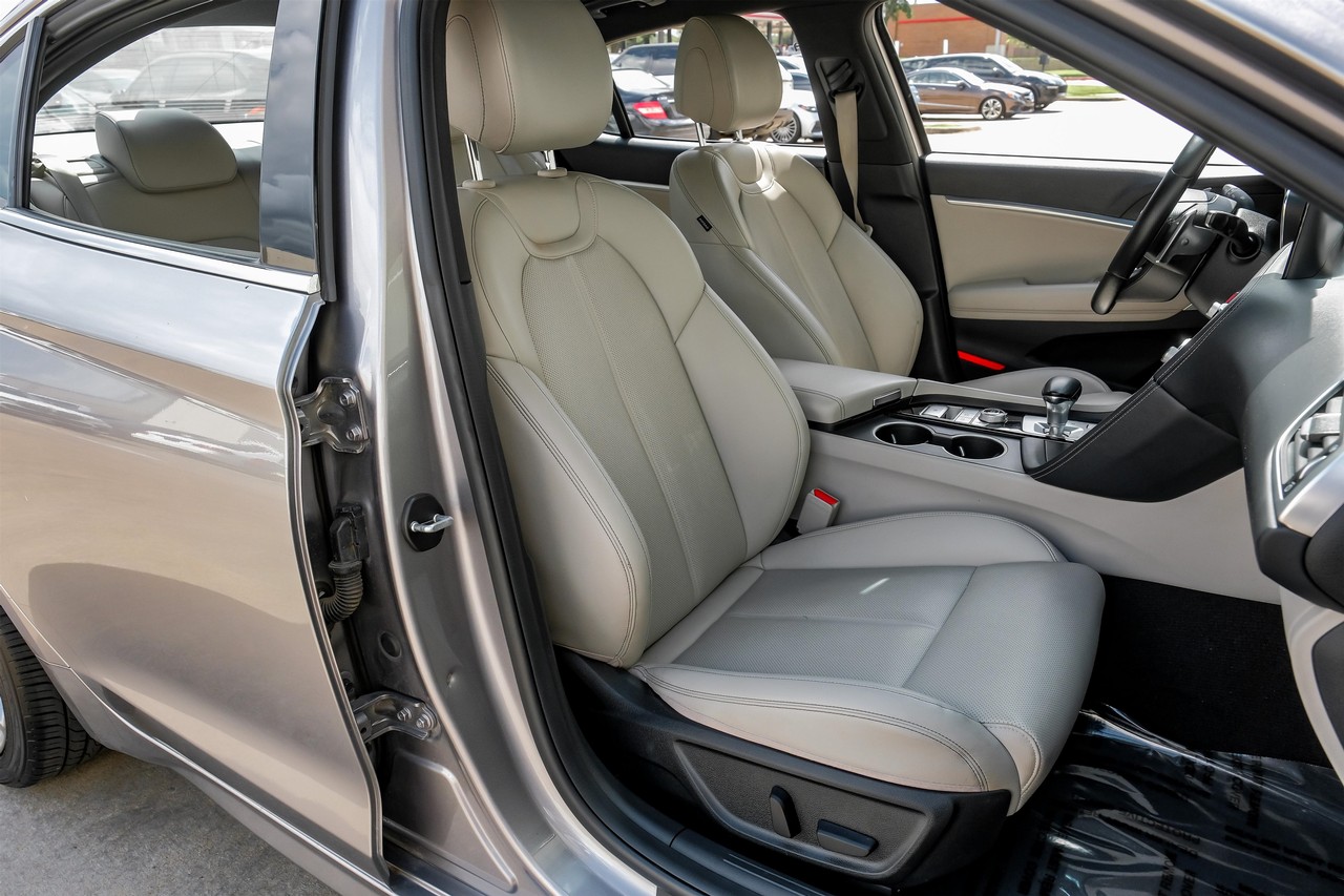 Genesis G70 Vehicle Main Gallery Image 38