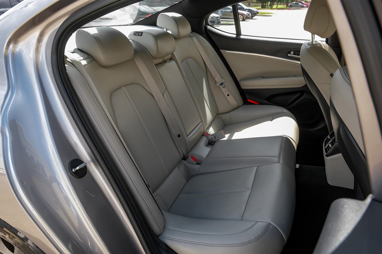 Genesis G70 Vehicle Main Gallery Image 39