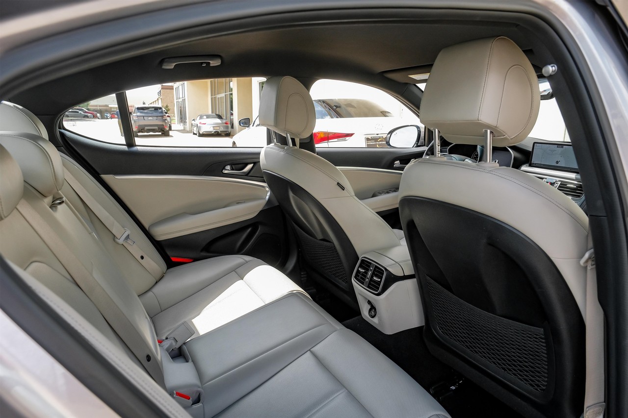 Genesis G70 Vehicle Main Gallery Image 40