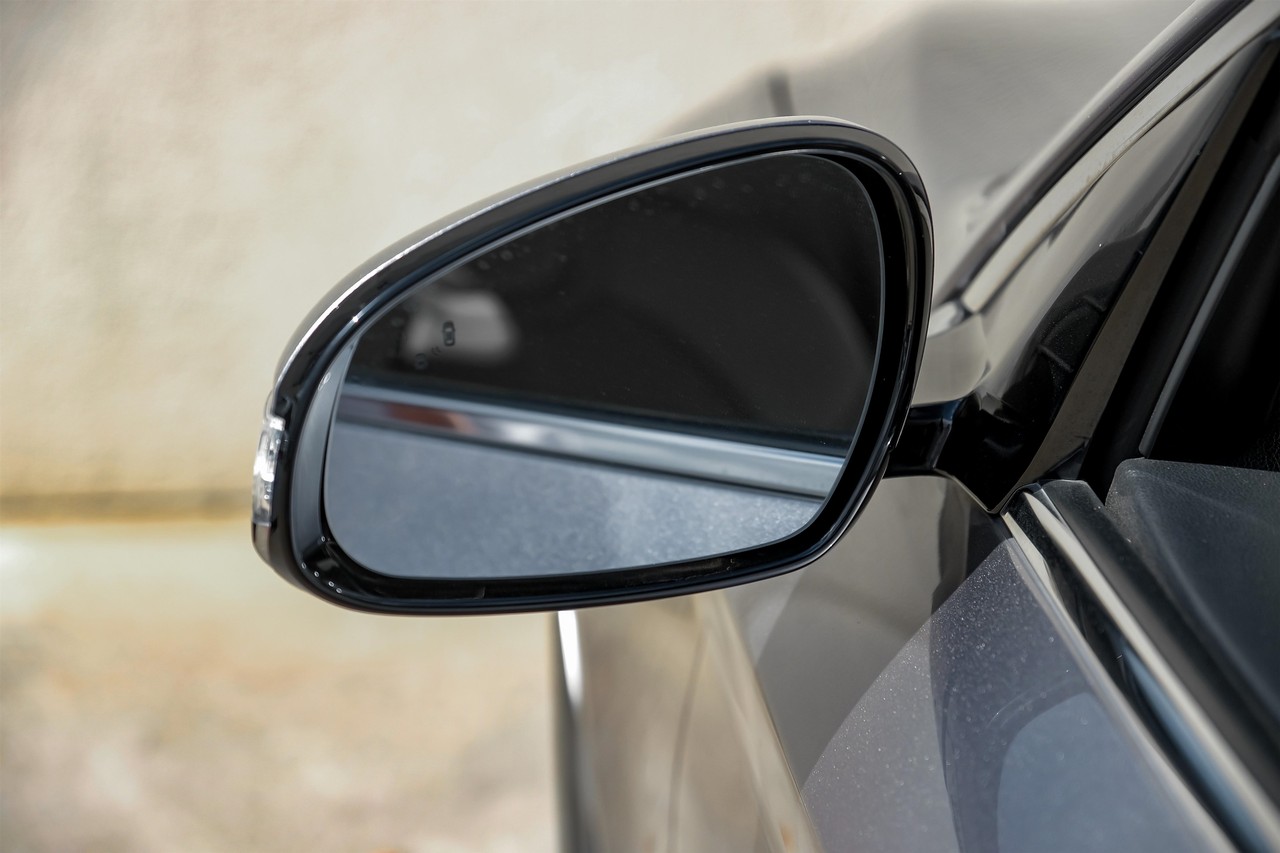 Genesis G70 Vehicle Main Gallery Image 43