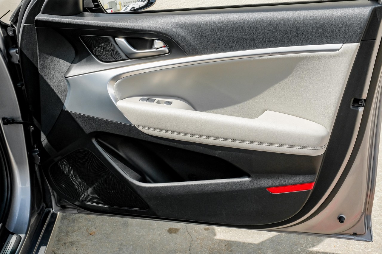 Genesis G70 Vehicle Main Gallery Image 47