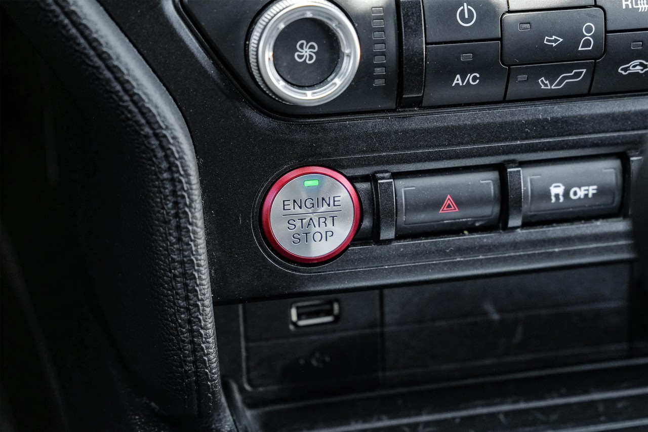 Ford Mustang Vehicle Main Gallery Image 18