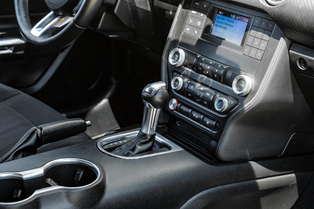 Ford Mustang Vehicle Main Gallery Image 20