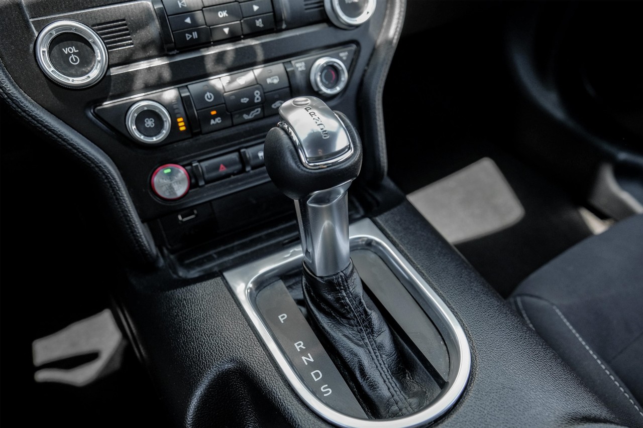 Ford Mustang Vehicle Main Gallery Image 21