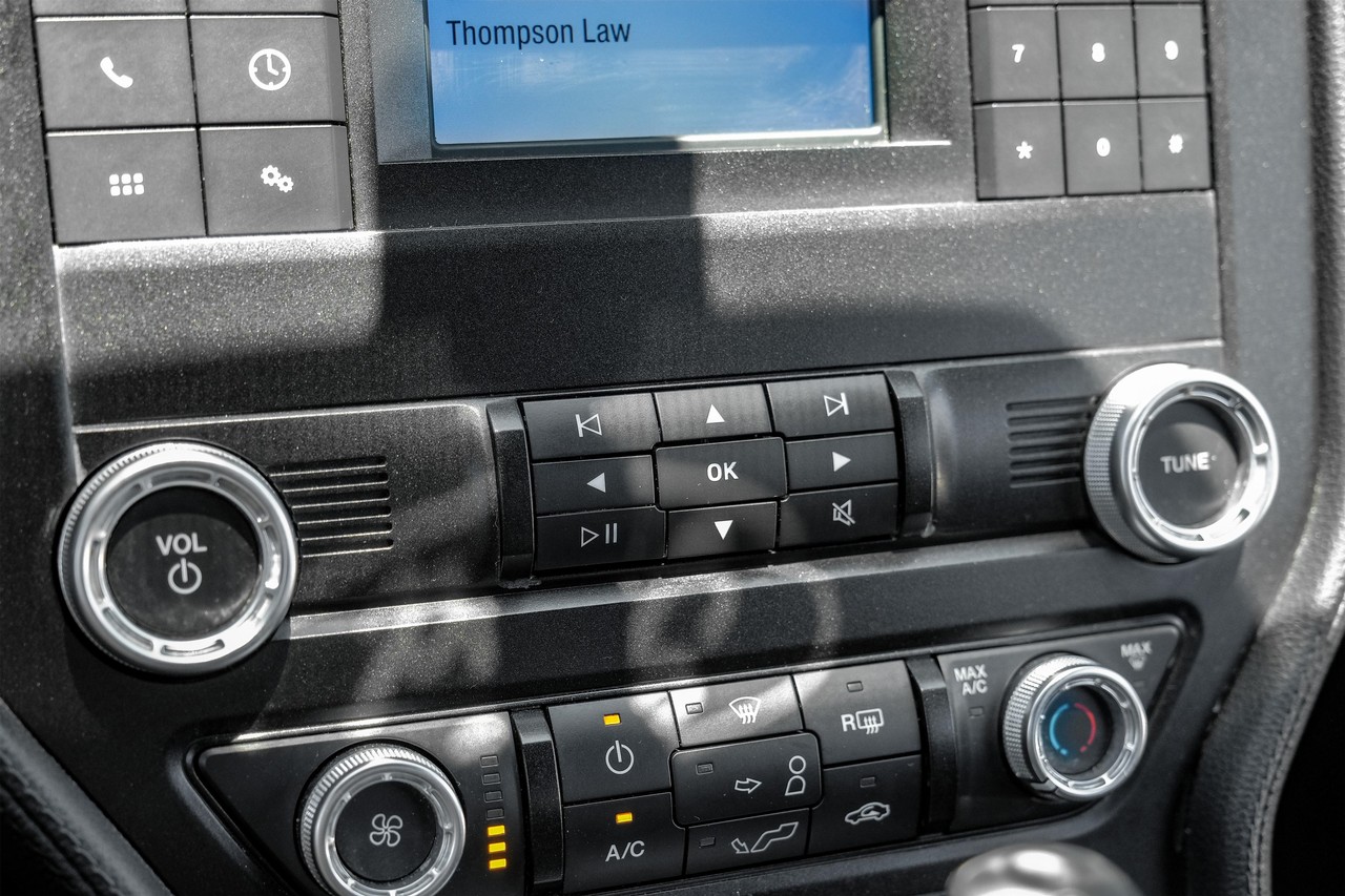 Ford Mustang Vehicle Main Gallery Image 22