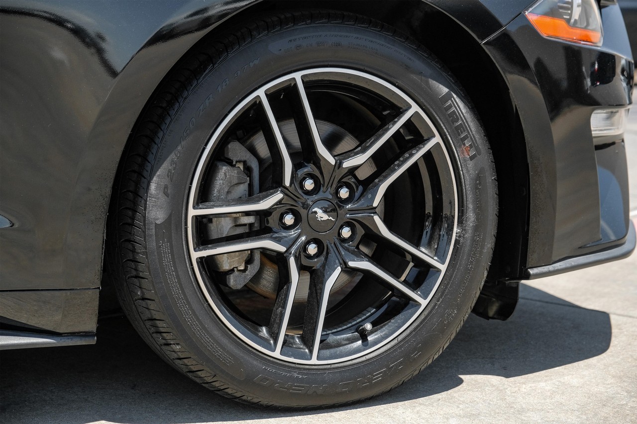 Ford Mustang Vehicle Main Gallery Image 38