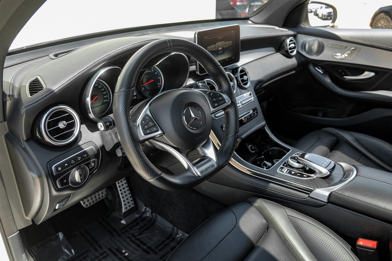 Mercedes-Benz GLC Vehicle Main Gallery Image 03