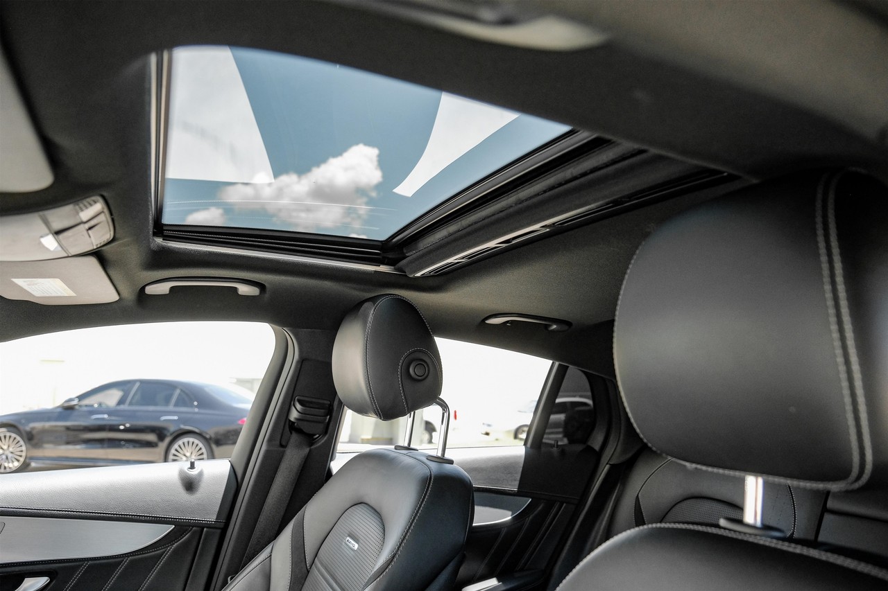 Mercedes-Benz GLC Vehicle Main Gallery Image 05