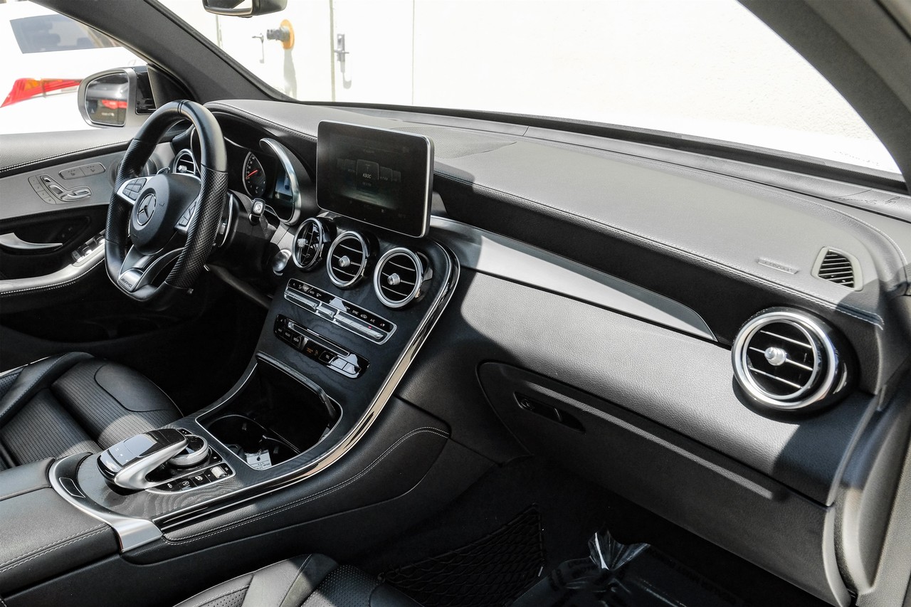 Mercedes-Benz GLC Vehicle Main Gallery Image 12