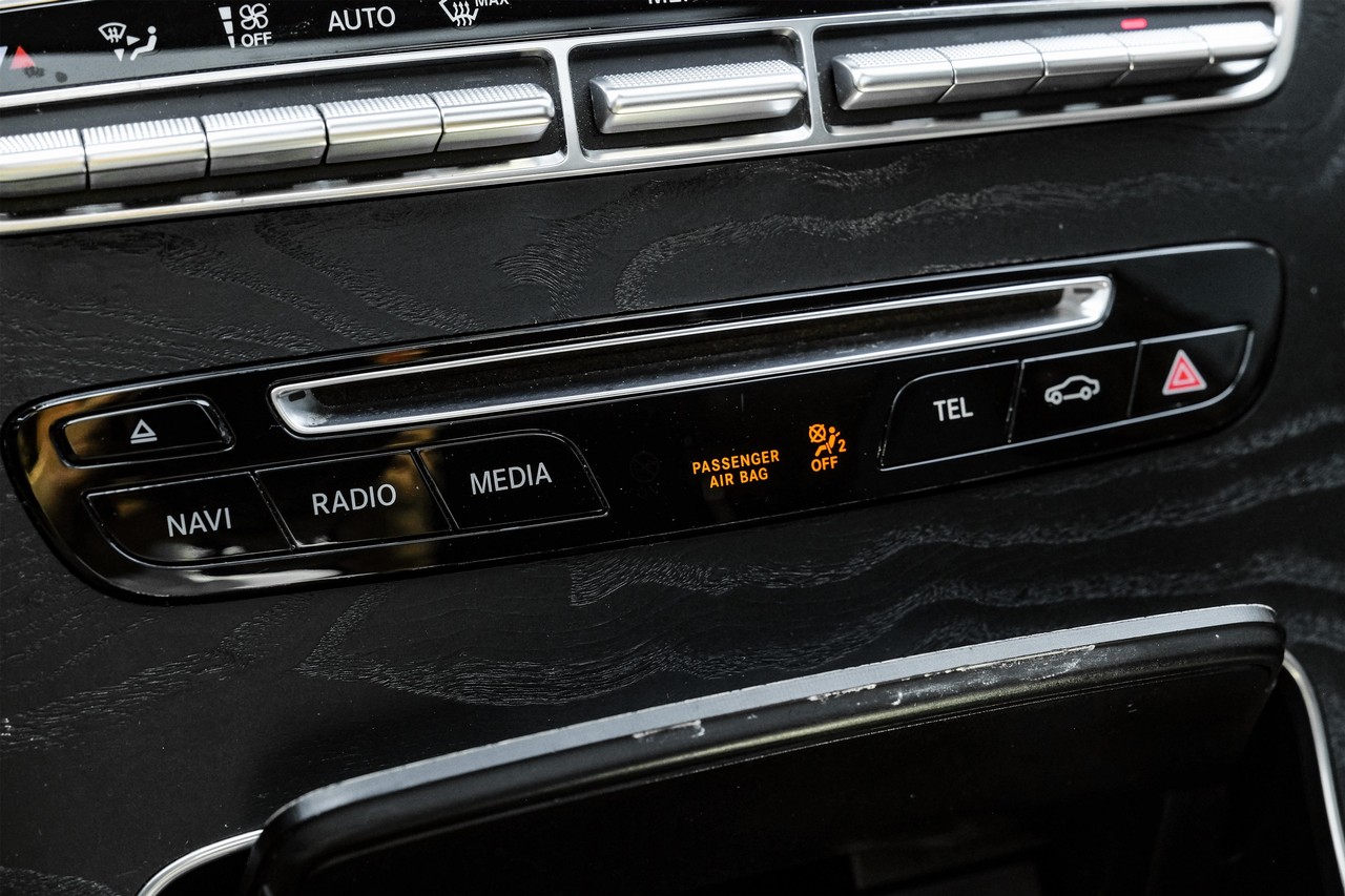 Mercedes-Benz GLC Vehicle Main Gallery Image 23