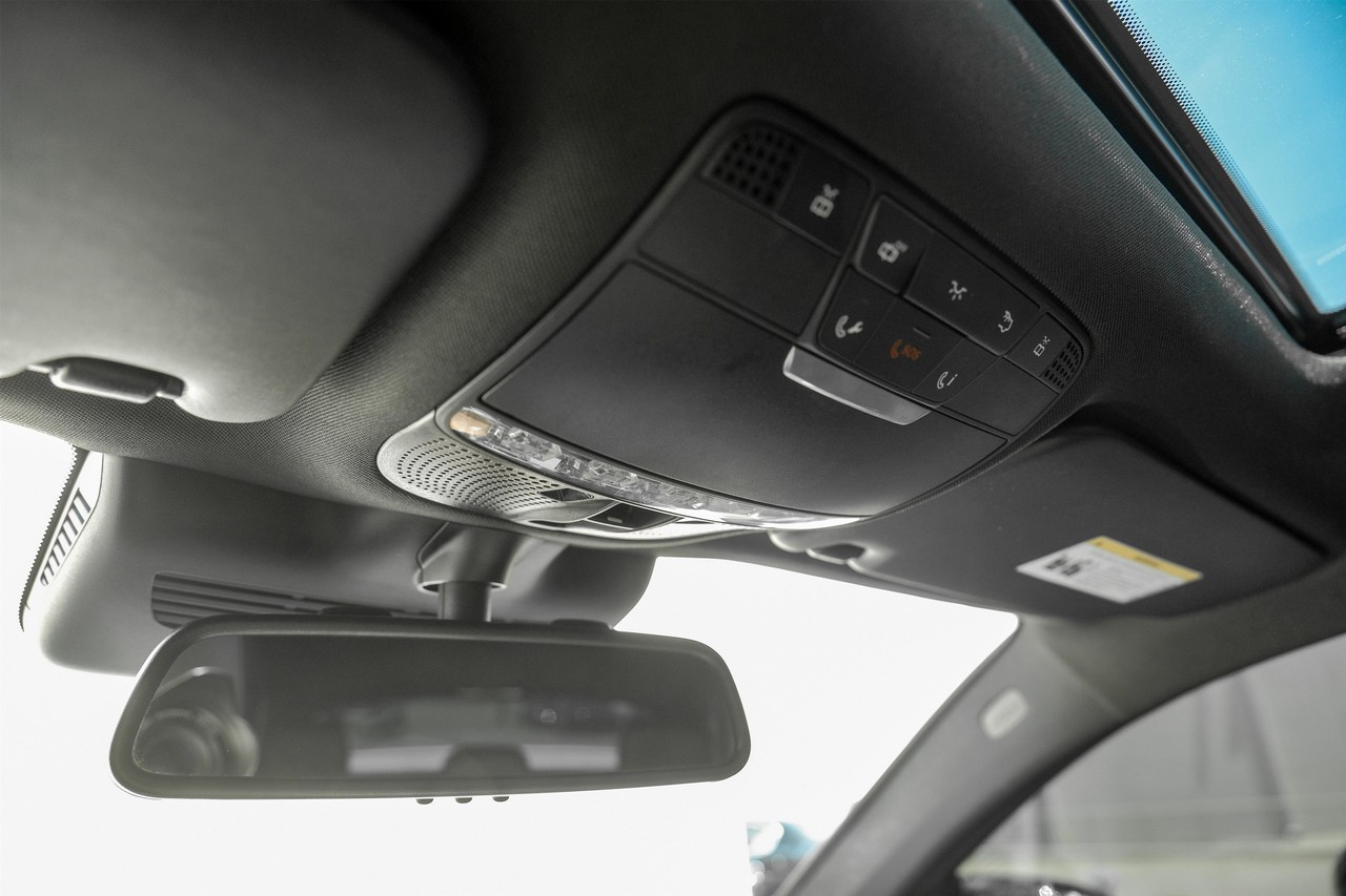 Mercedes-Benz GLC Vehicle Main Gallery Image 24