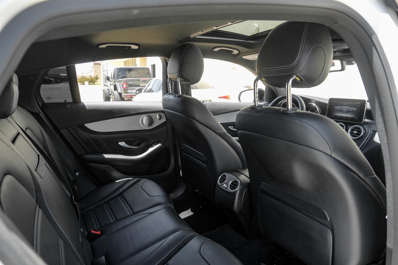 Mercedes-Benz GLC Vehicle Main Gallery Image 29