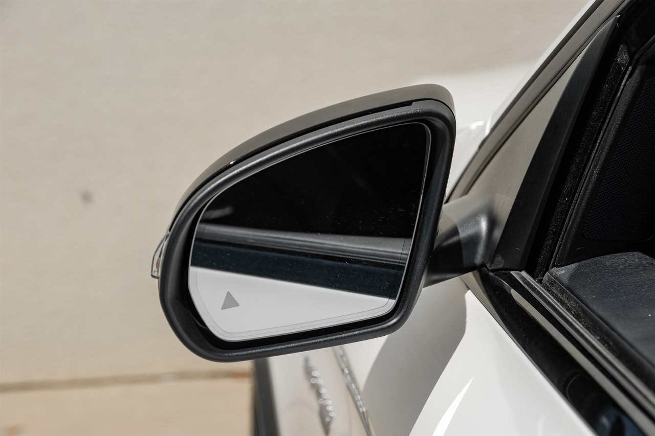 Mercedes-Benz GLC Vehicle Main Gallery Image 33