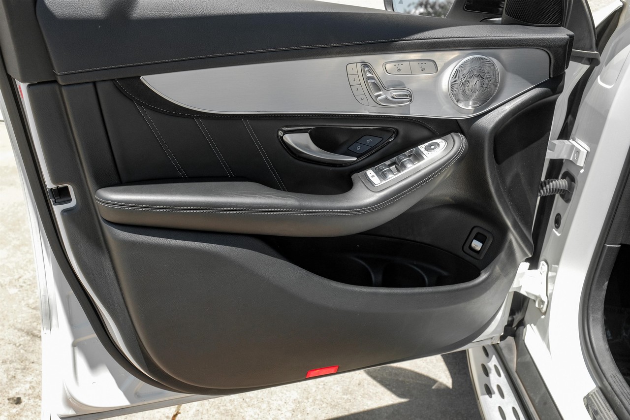 Mercedes-Benz GLC Vehicle Main Gallery Image 34
