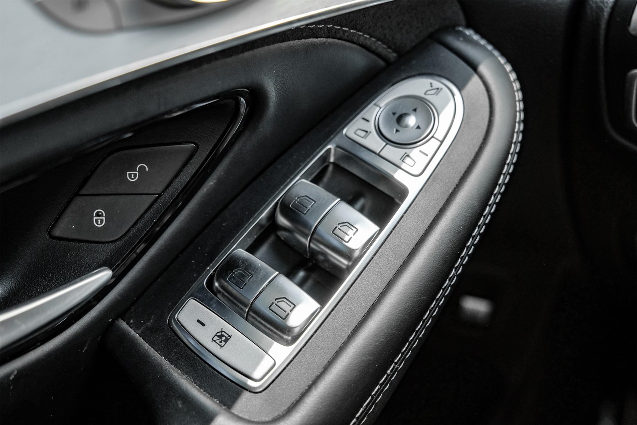 Mercedes-Benz GLC Vehicle Main Gallery Image 35