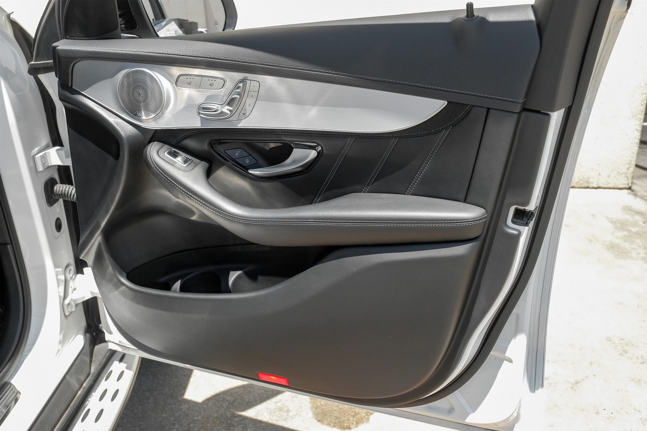 Mercedes-Benz GLC Vehicle Main Gallery Image 38