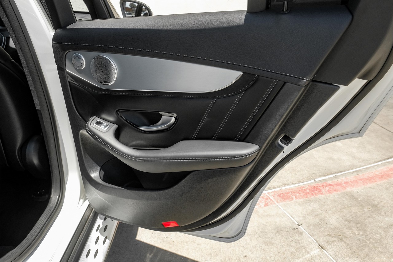 Mercedes-Benz GLC Vehicle Main Gallery Image 40