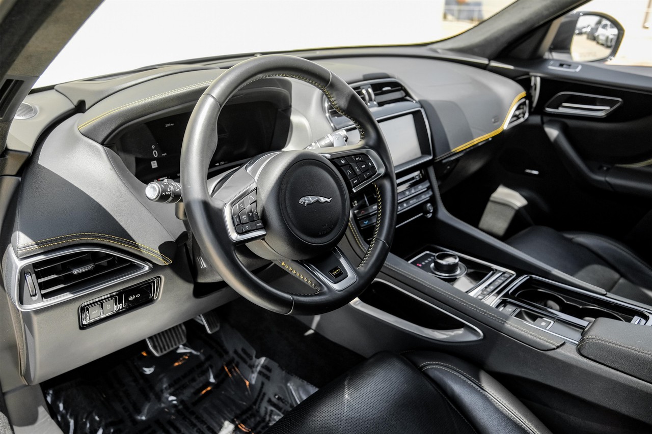 Jaguar F-Pace Vehicle Main Gallery Image 03