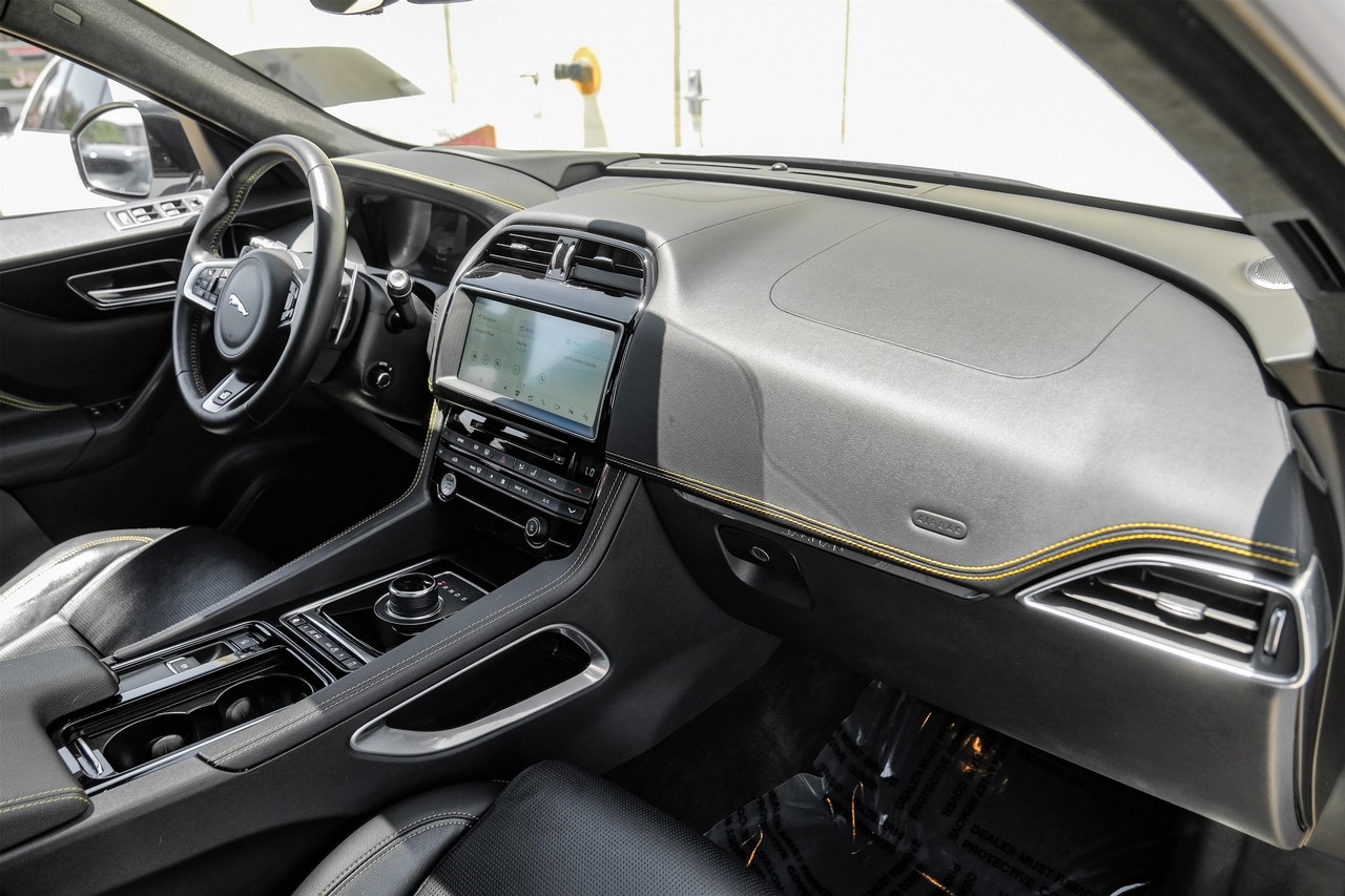 Jaguar F-Pace Vehicle Main Gallery Image 13