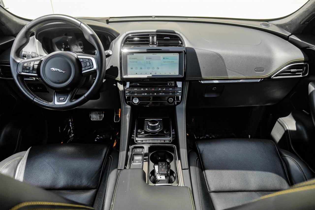 Jaguar F-Pace Vehicle Main Gallery Image 15