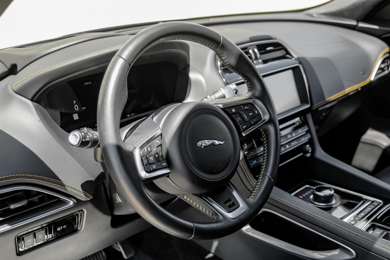 Jaguar F-Pace Vehicle Main Gallery Image 16