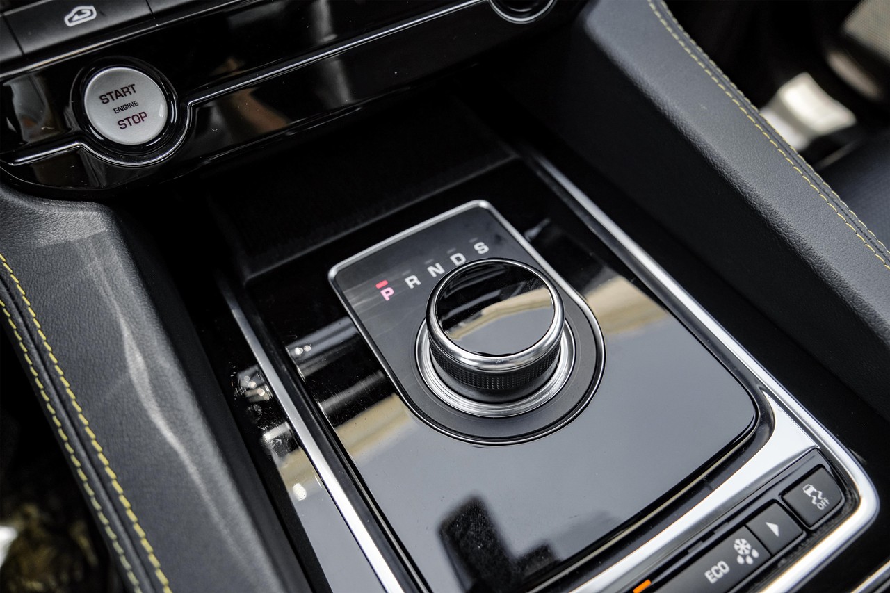 Jaguar F-Pace Vehicle Main Gallery Image 25