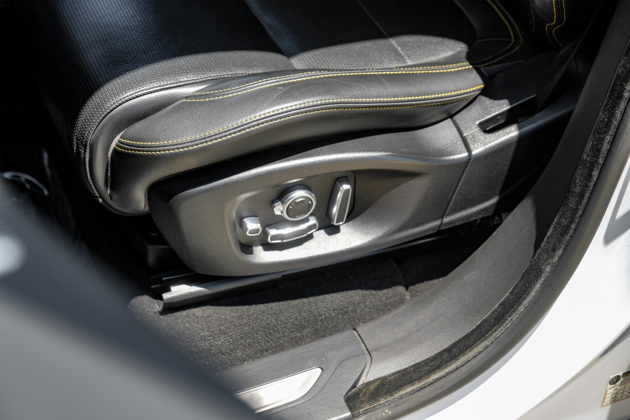 Jaguar F-Pace Vehicle Main Gallery Image 30